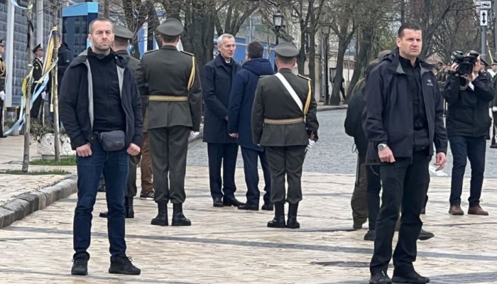 Secretarul general al NATO, vizită surpriză la Kiev